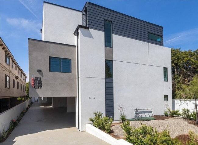 Building Photo - 617 Aviation Way Rental