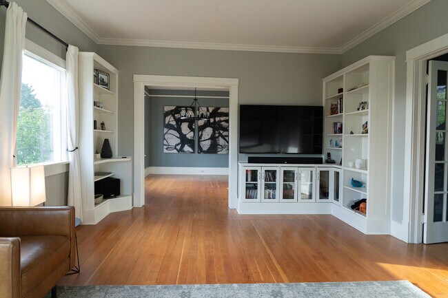 Photo - 256 NW 46th St