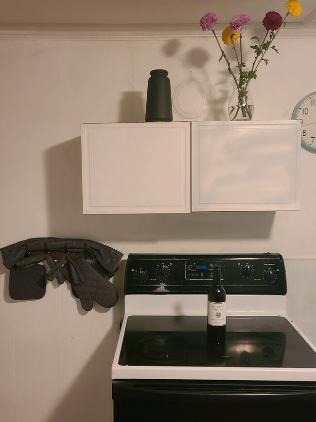 Building Photo - 18 Gold St Rental