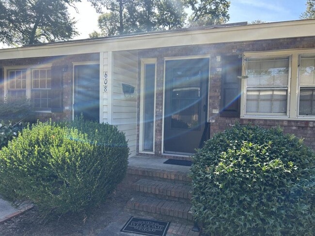 Building Photo - 608 Plum Dr Rental