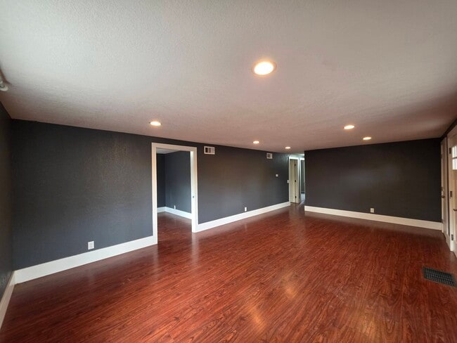 Photo - 417 Cottonwood Dr