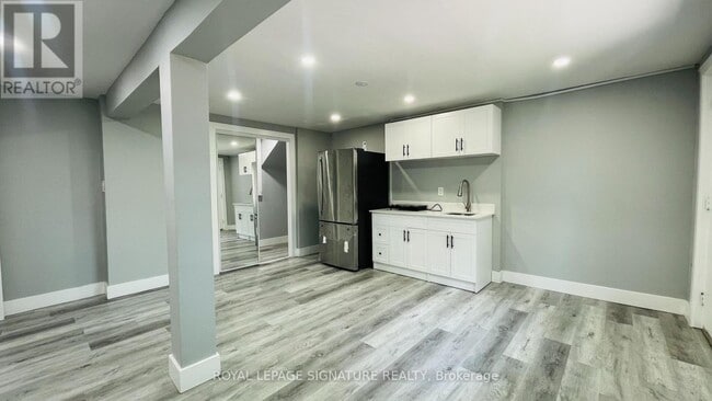 Photo - 1100 Oxford St