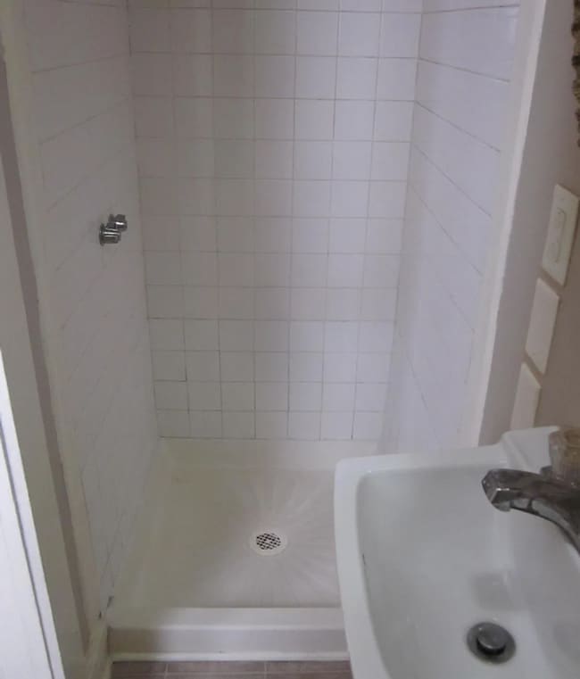 Building Photo - 801 Grace Ave Unit 801 Grace Ave Apt 1