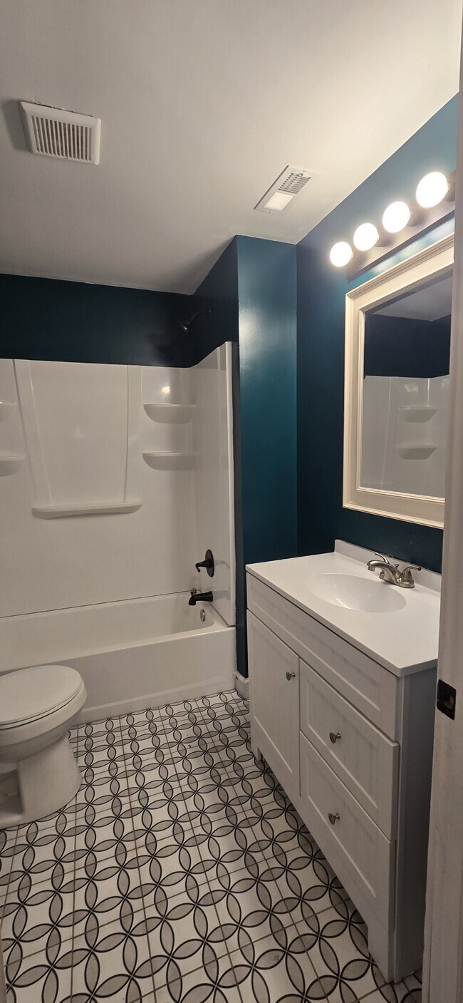 Photo - 1603 Industrial Loop Rd