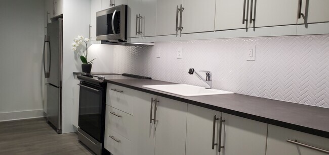 Photo - 706 Otis Pl NW Unit B