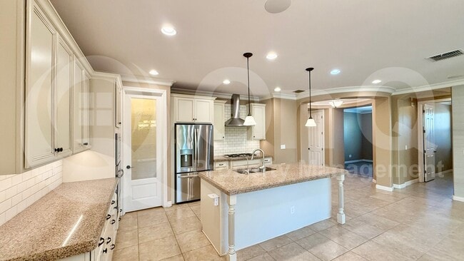 Photo - 220 E Horseshoe Dr