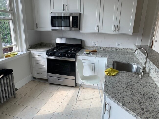 Building Photo - 129 Chiswick Rd Unit 17