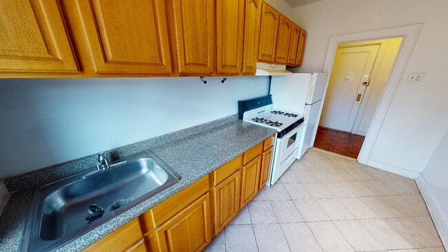 Photo - 108-02 72nd Avenue