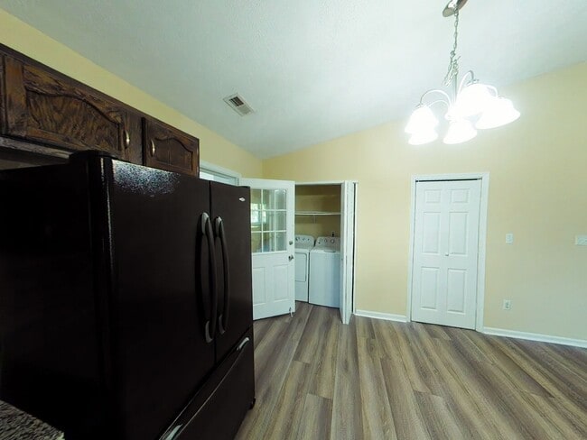 Photo - Upgraded 4 bedrooms Raintree Villas Ranch ...