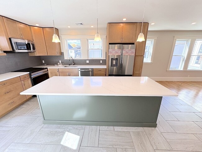 Building Photo - 14 White St Unit 2