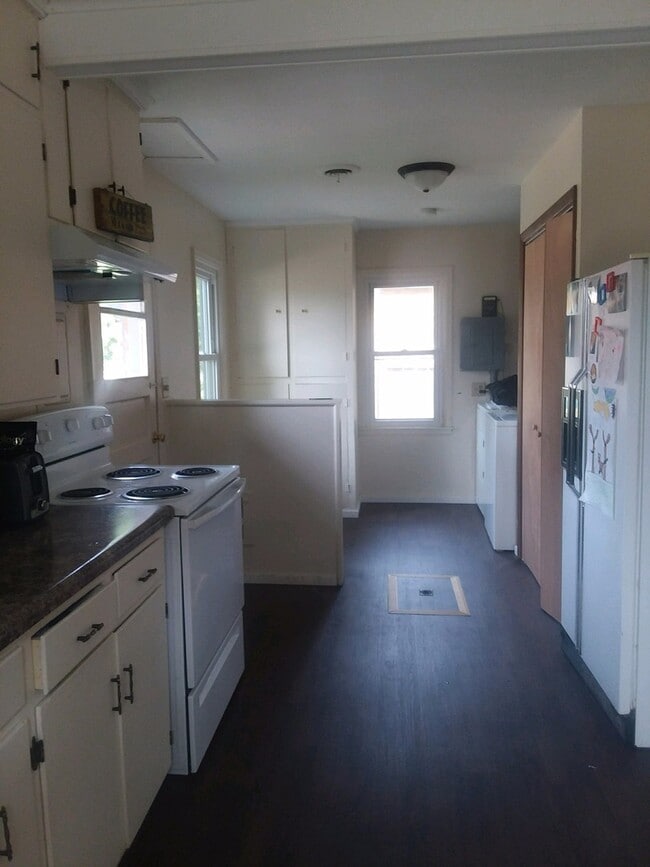 Photo - 702 Main St