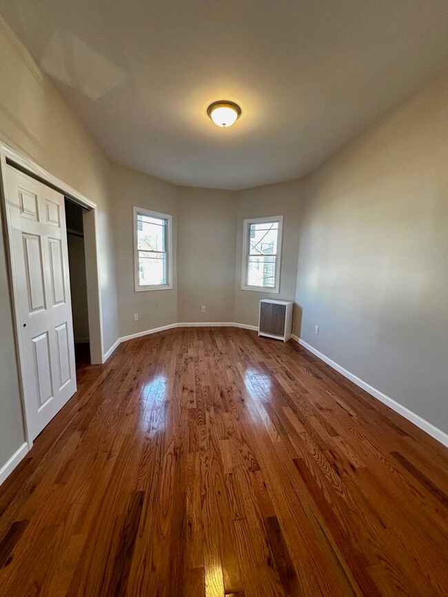 Photo - 3093 Fulton St