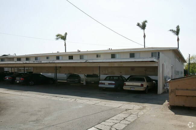 Parking Area - Elm Park Apartments