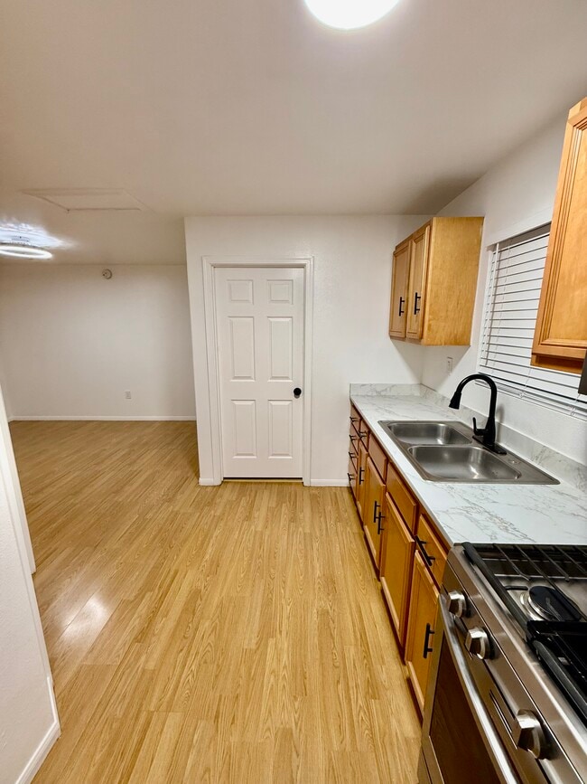 Entrada a la cocina - 9845 Rosecrans Ave Unidad 1bdrm ADU