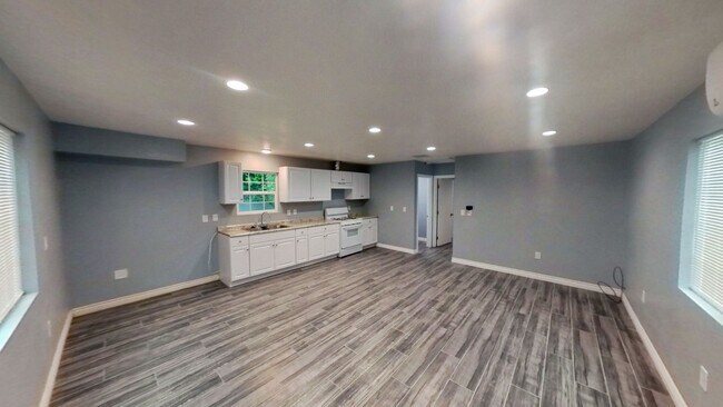 1 Bedroom 1.5 bath Unit Available Now! - 1 Bedroom 1.5 bath Unit Available Now!