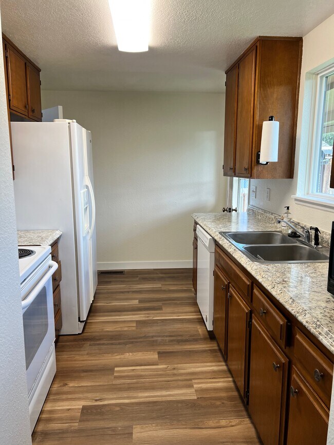 Photo - 3680 Casteel St