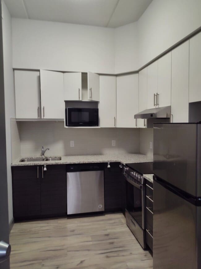 Photo - 77-177 Leland St