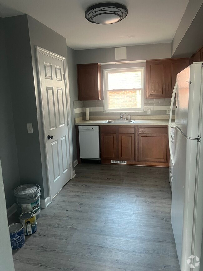 Building Photo - 7903 Ackley Rd Rental