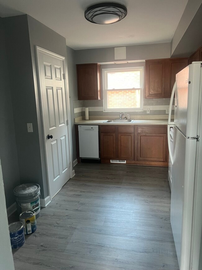 Building Photo - 7903 Ackley Rd Rental