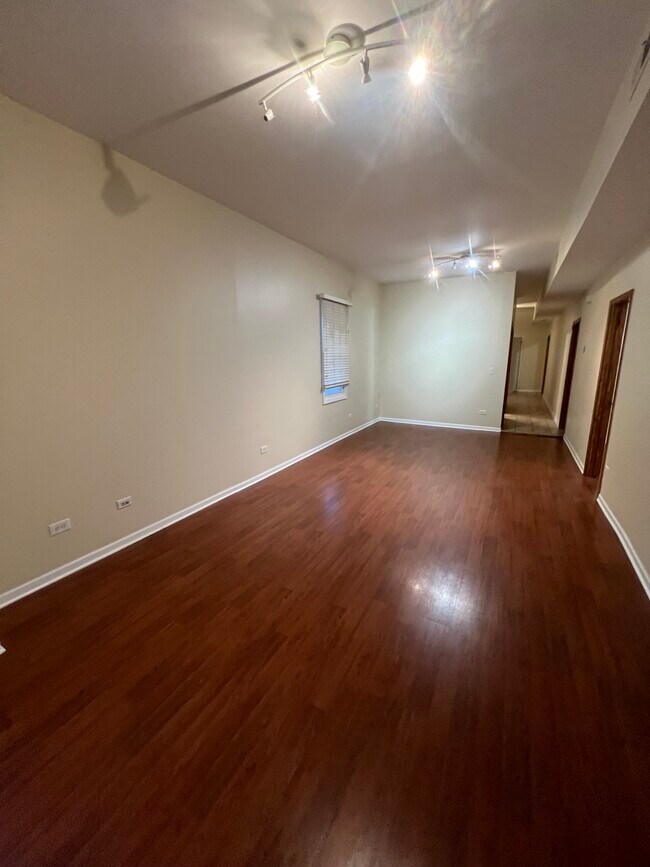 Photo - 2028 N Hamlin Ave