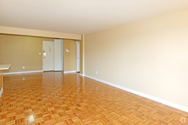 Douglaston Squire