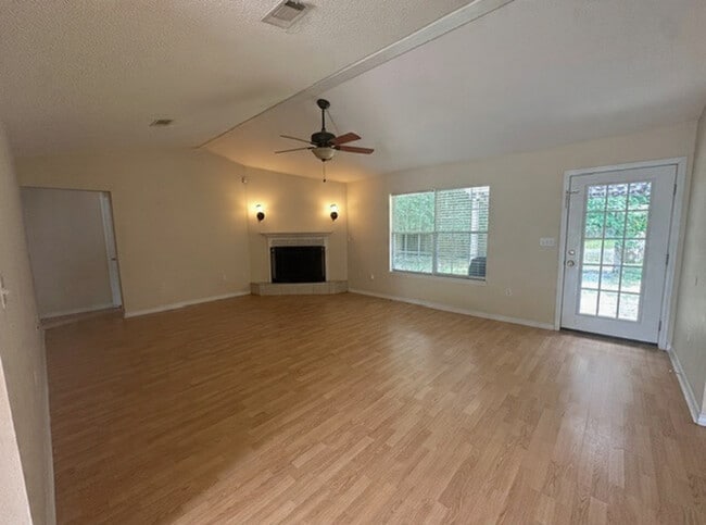 Photo - 4821 Acorn Dr