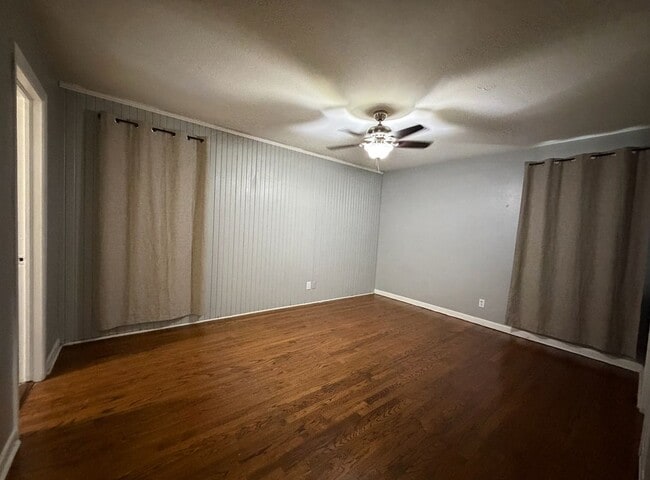 Photo - 2104 Hillburn Dr