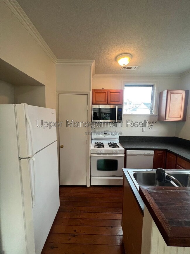 Photo - 540 Lowerline St
