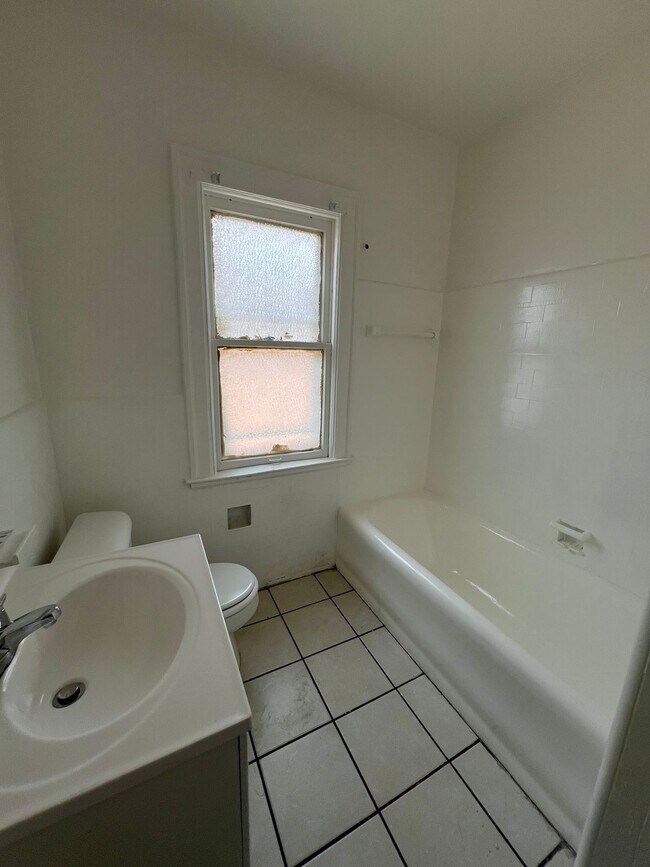 Photo - 3444 Bedford St