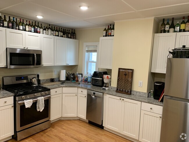 Building Photo - 41 Cross St Unit T Rental
