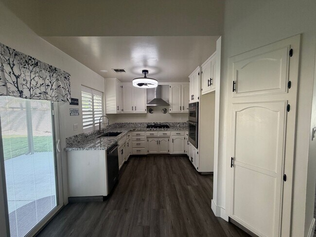 12306 Andes Ave