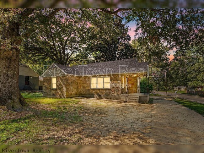 Photo - 1678 Alta Vista Ave
