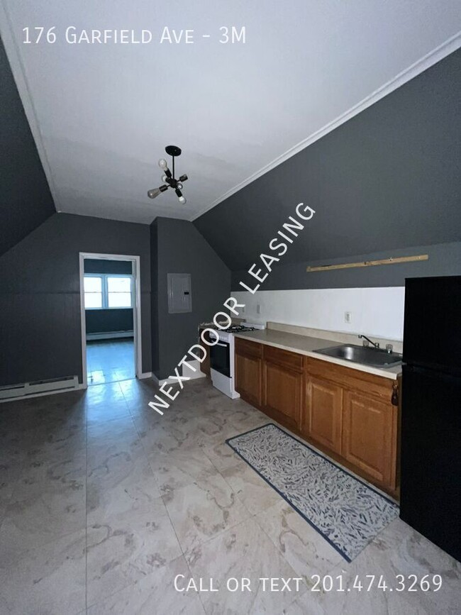 Building Photo - 176 Garfield Ave Unit 3M