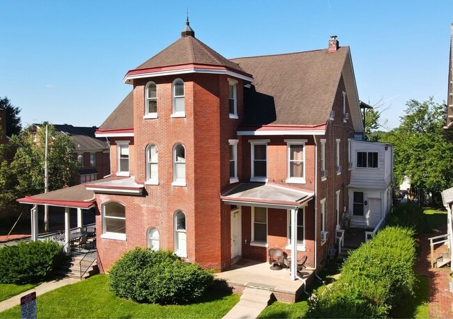 Photo - 402 N Church St Unit 2