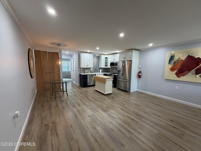 Building Photo - 533E Dartmoor Ct
