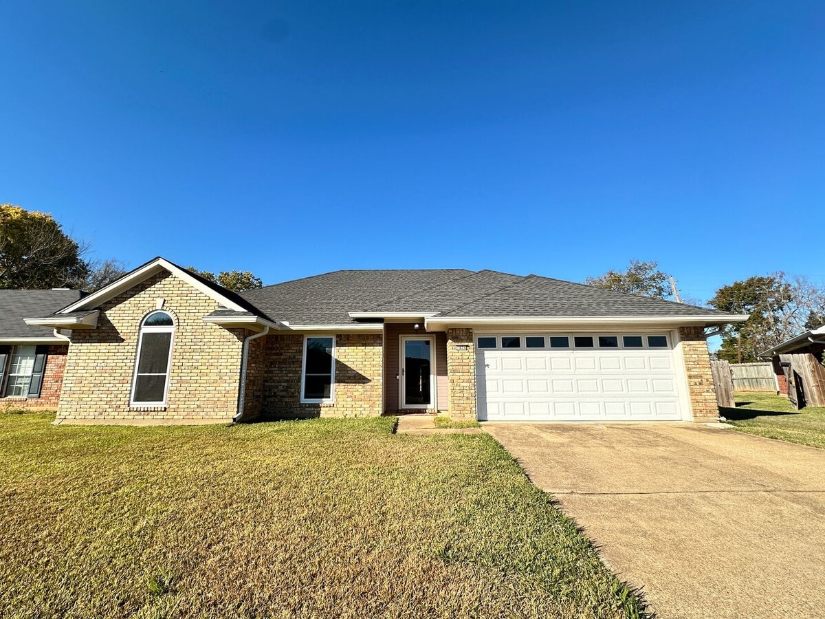 Photo - 1424 Winchester Dr