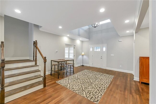 Photo - 1378 Lakewood Ave SE