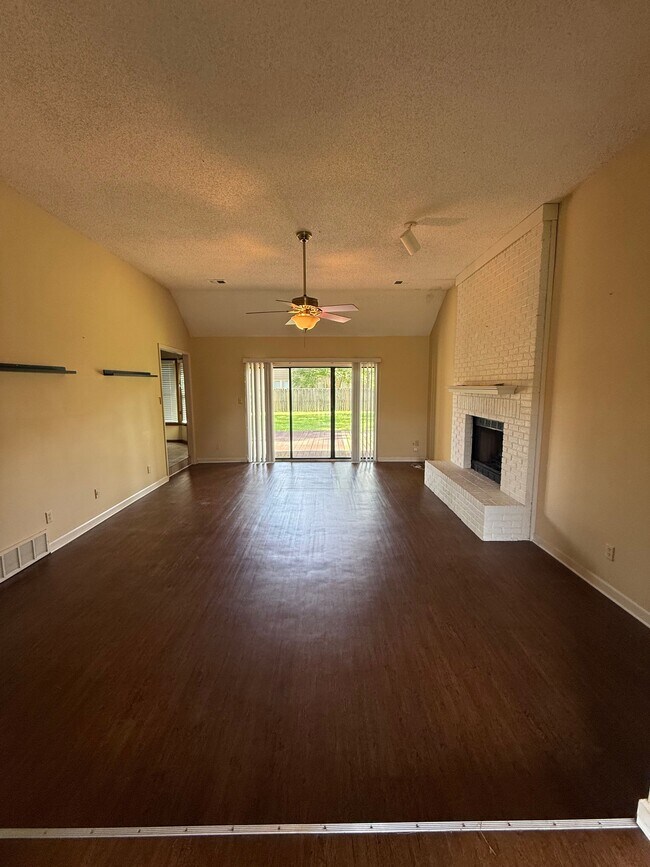 Photo - 8142 Creekside Cir S