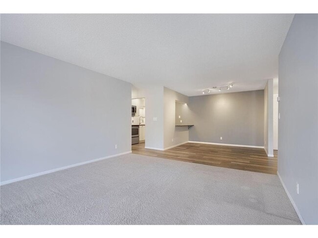 Photo - 35 Nathan Ln N Unit 0203