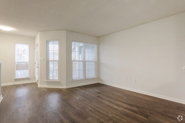 1BR, 1BA - 799 SF