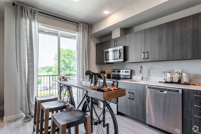 Studio, 1BA - 600 SF
