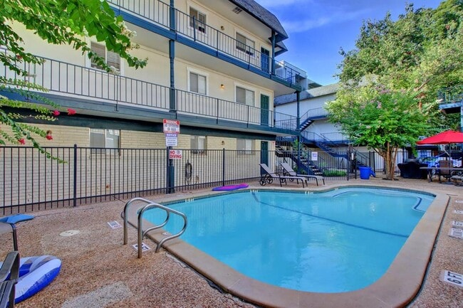 Building Photo - 1725 Toomey Rd Unit 105