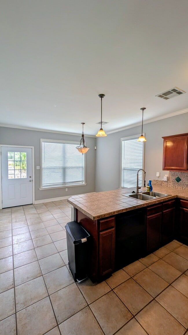 Photo - 39 Brandon Hall Dr