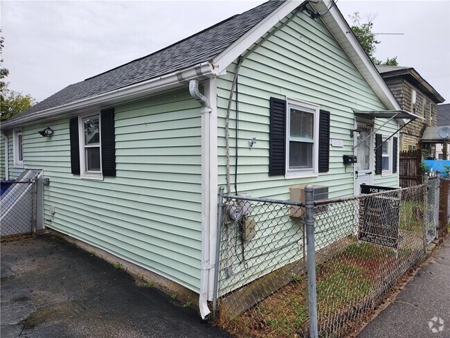 Building Photo - 87 Cedar Ave Rental