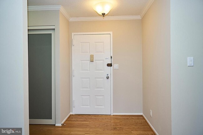 Building Photo - 8360 Greensboro Dr Unit 922