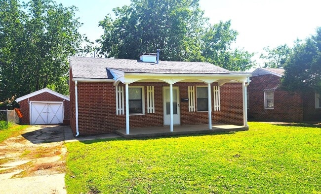 Photo - 2 Bed 1 Bath 1 Car Detached Garage in Chesser Addn Midwest City