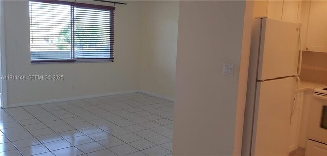 Photo - 1400 NE 54th St Unidad 206