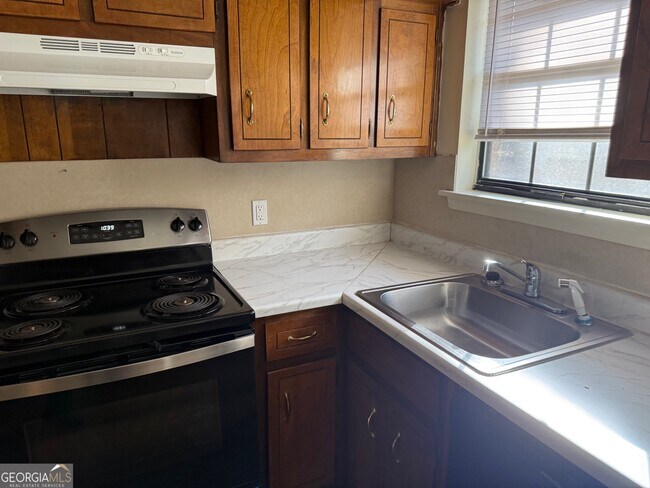 Photo - 1085 Eastview Rd NE