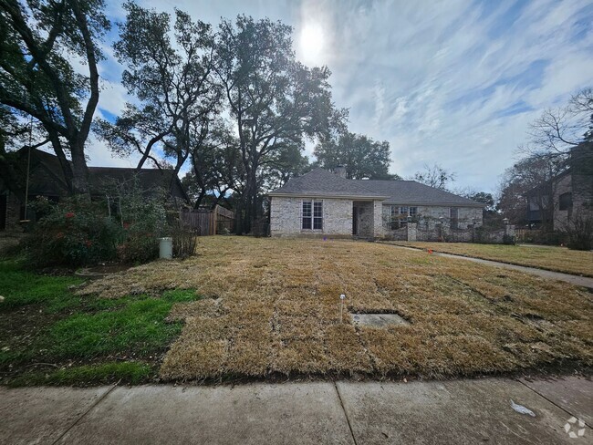 Building Photo - Travis Country living 3 bdrm house!