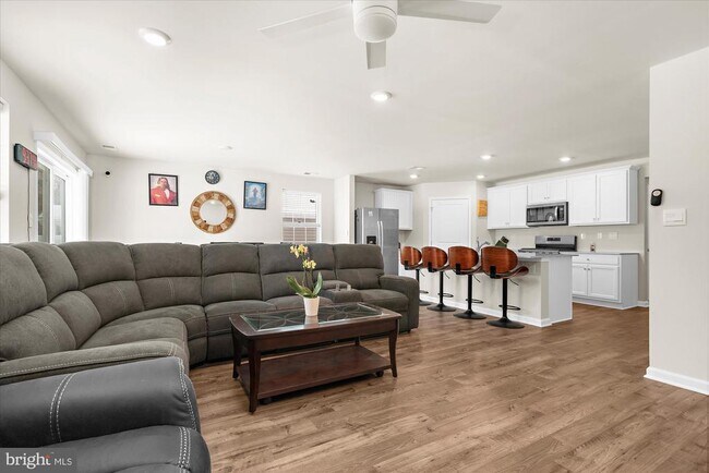 Photo - 114 Petal Dr